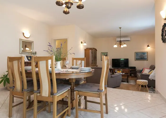 Bosko Nyaraló Kaštela